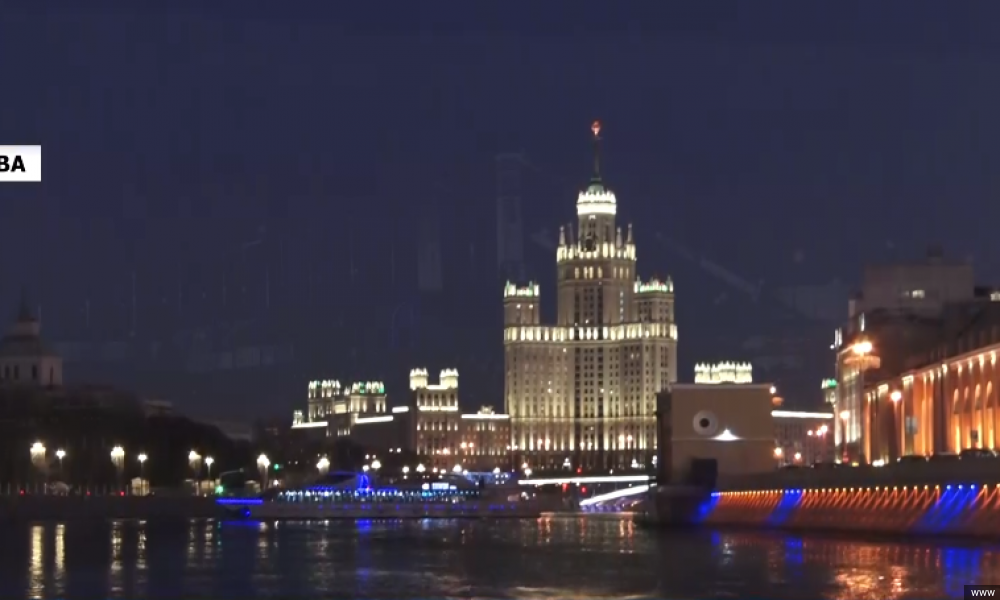 Москва дарыясындагы майрамдык салтанат. Мекендештер жаңы жылды өзгөчө шаң менен тосууда 