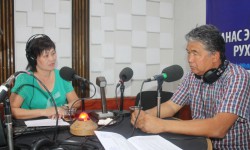 Түз эфирдеги жолугушуу: КРнын Эл жазуучусу Султан Раев (аудио)