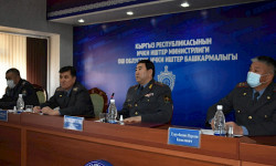 Сүйүн Өмүрзаков өлкөнүн түштүгүндөгү ИИМдин күч түзүмдөрү менен жыйын өткөрдү