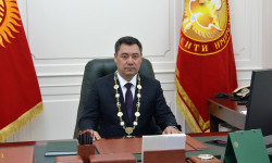 Садыр Жапаров Кыргыз Республикасынын президентинин кызматына расмий түрдө киришти