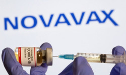Novavax өз вакцинасы коронавирустан 90% коргой турганын жарыялады