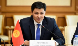 Улукбек Марипов курулуш тармагын өнүктүрүү маселеси боюнча кеңешме өткөрдү