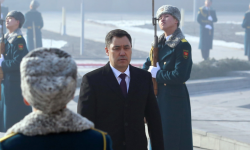Президент Садыр Жапаров Ата Мекенди коргоочулардын күнү менен куттуктады
