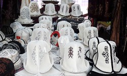 Кыраакы кыргыз дүйнөсү:  Кыргыздын улуттук баш кийимдери  (аудио)