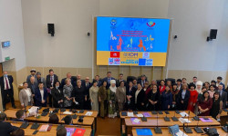 Екатеринбург шаарында эмгек миграциясындагы аялдардын актуалдуу маселелери талкууланды