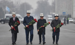 Өкмөт мүчөлөрү Аксы окуясында курман болгондорду эскеришти 
