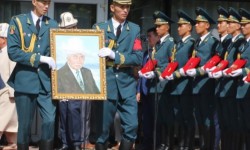 Сүйүнбай Эралиевди акыркы сапарга узатуу жөрөлгөсү болду 