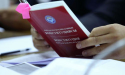 Конституциянын жаңы долбоорунда парламент төрагасынын укуктары жана милдеттери тууралуу берене камтылган
