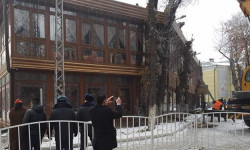 "Таксим" кафесинин айланасындагы чыр дагы деле бүтө элек