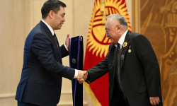 Өлкөнүн социалдык экономикалык, маданий өнүгүүсүнө салымын кошкон бир катар жарандар мамлекеттик сыйлыктар менен сыйланышты