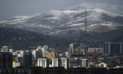 Монголиялыктар толук вакцина үчүн акчалай сыйлык алышат