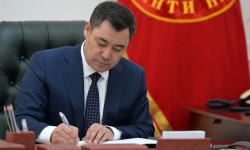 Тандоодон өткөн акимдер ротацияланды. Кыргызстанда 37 райондун акими жаңы дайындалды