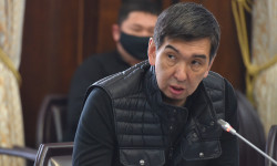 Азиз Суракматов УКМКнын тергөө абагына 48 саатка камакка алынды