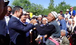 Президент Баткен облусун кыдырууда