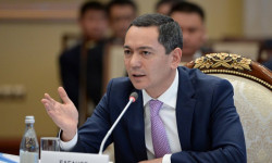 Кыргызстандын мурдагы премьер-министри Өмүрбек Бабанов эки айга камакка алынды