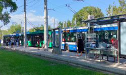 Бишкектеги эл ташыган кичи автобус айдоочулары бүгүн дагы каттамга чыккан жок