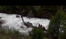 ӨКМ: Оор жүк ташуучу унаа Чычкан капчыгайына кулап, айдоочусу каза болду  