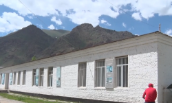 Чоң-Алайда коопсуздук үчүн район борборуна эвакуацияланган эл үйлөрүнө кайтты 