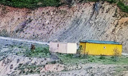 Тажикстандын аскерлери такталбаган аймакка орноткон контейнерлерин алып кетти