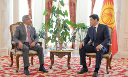 Марипов Татарстандын Премьер-министринин орун басары Василь Шайхразиев менен жолугушту