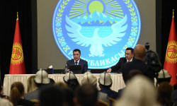 Президент Садыр Жапаров чет өлкөдөгү мекендештерди колдоо чаралары жөнүндө айтып берди