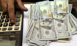 Кыргызстанда доллардын курсу бир аз түшкөндөн кийин кайрадан көтөрүлдү