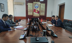 Катар Кыргызстандагы угуу мүмкүнчүлүгү чектелген 29 өспүрүмгө акысыз операция жасоого көмөктөшөт