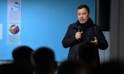 Президент Садыр Жапаров "Кумтөр Голд Компани" ишканасынын эмгек жамааты менен жолугушту