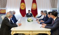 Садыр Жапаров Кыргызстандын Германиядагы ардактуу консулдары менен жолугушту