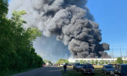 Пожар на химзаводе потушить не удаётся