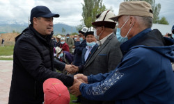 Президент Садыр Жапаров Ат-Башы районунун тургундары менен жолугушту