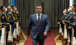 Президент Садыр Жапаров бир катар аскер кызматкерлерин сыйлады