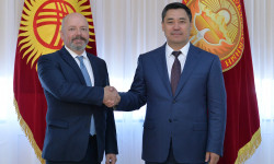 Садыр Жапаров ЕРӨБдүн Борбор Азия боюнча региондук директору Нил Маккейн менен жолугушту