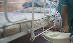 COVID-19 менен ооруган бейтаптар үчүн ооруканаларда бош орундар жетиштүү