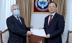 Руслан Казакбаев Кипр Республикасынын Кыргызстандагы элчиси Андреас Зинонос менен жолугушту  