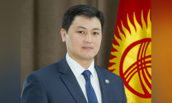 Улукбек Марипов мамлекеттик жана муниципалдык кызматкерлерди кесиптик майрамдары менен куттуктады