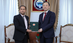 Бангладештин Кыргызстандагы жаңы дайындалган элчиси министр Казакбаев менен жолугушту 