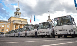 Бишкек шаарында жүргүнчүлөрдү тейлөө үчүн 50 жаңы автобус каттамга чыкты