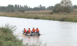 Оштун Кара-Кулжа районундагы Тар дарыясына түшүп кеткен унаадагы жарандардын үчөө изделүүдө 