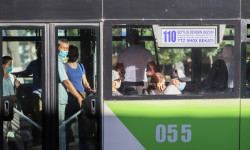 Өзбекстанда коомдук транспорттордо беткапсыз жүрүүгө тыюу салынды 