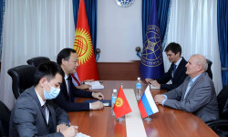 Руслан Казакбаев Россиянын КРдагы элчиси Николай Удовиченкону кабыл алды