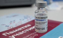 Владимир Путин "Спутник V" вакцинасы менен эмделгенин айтты