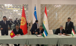 Кыргызстан, Тажикстан жана Өзбекстандын өкмөттүк делегациялары чек ара маселесин талкуулашты