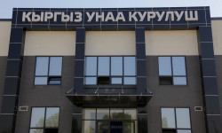 Кыргызстанда алгачкы жолу жүк ташуучу унаалар кураштырыла баштады 