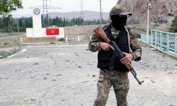 Тажик чек арачылары кыргыз аскерин бошотту