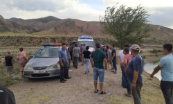 Ысык-Атадагы көлмөгө эки кыз чөктү