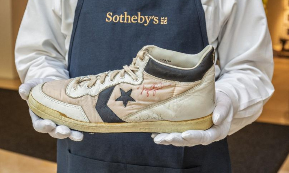 Кроссовки на миллион: Sotheby's продаст олимпийскую обувь Гарри Джерома и Майкла Джордана