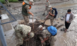 Садыр Жапаров Жалал-Абад облусундагы селдин кесепетинен каза болгондордун жакындарына көңүл айтты