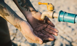 Түзүлгөнүнө 20 жылдан ашса да Баткен шаарында таза суу көйгөйү курч