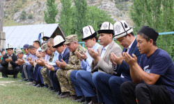 Аксыда селден жабыркагандарга материалдык жардам көрсөтүлдү